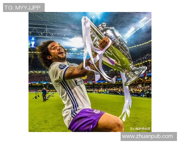 足球明星头顶奖杯的传奇瞬间揭示了他们的奋斗与荣耀