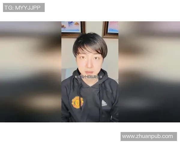 足球明星心碎之痛儿子不幸夭折引发全网哀悼与关注