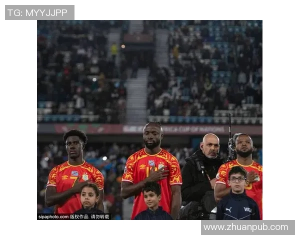 足球明星激情扔球衣瞬间引发球迷热议视频背后的故事与情感